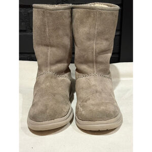Women's UGG Taupe Winter & Rain Boots Size 5